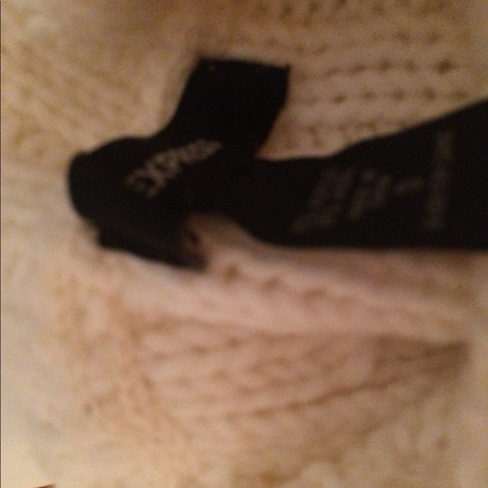 Sweater never wore - Picture 2 of 3
